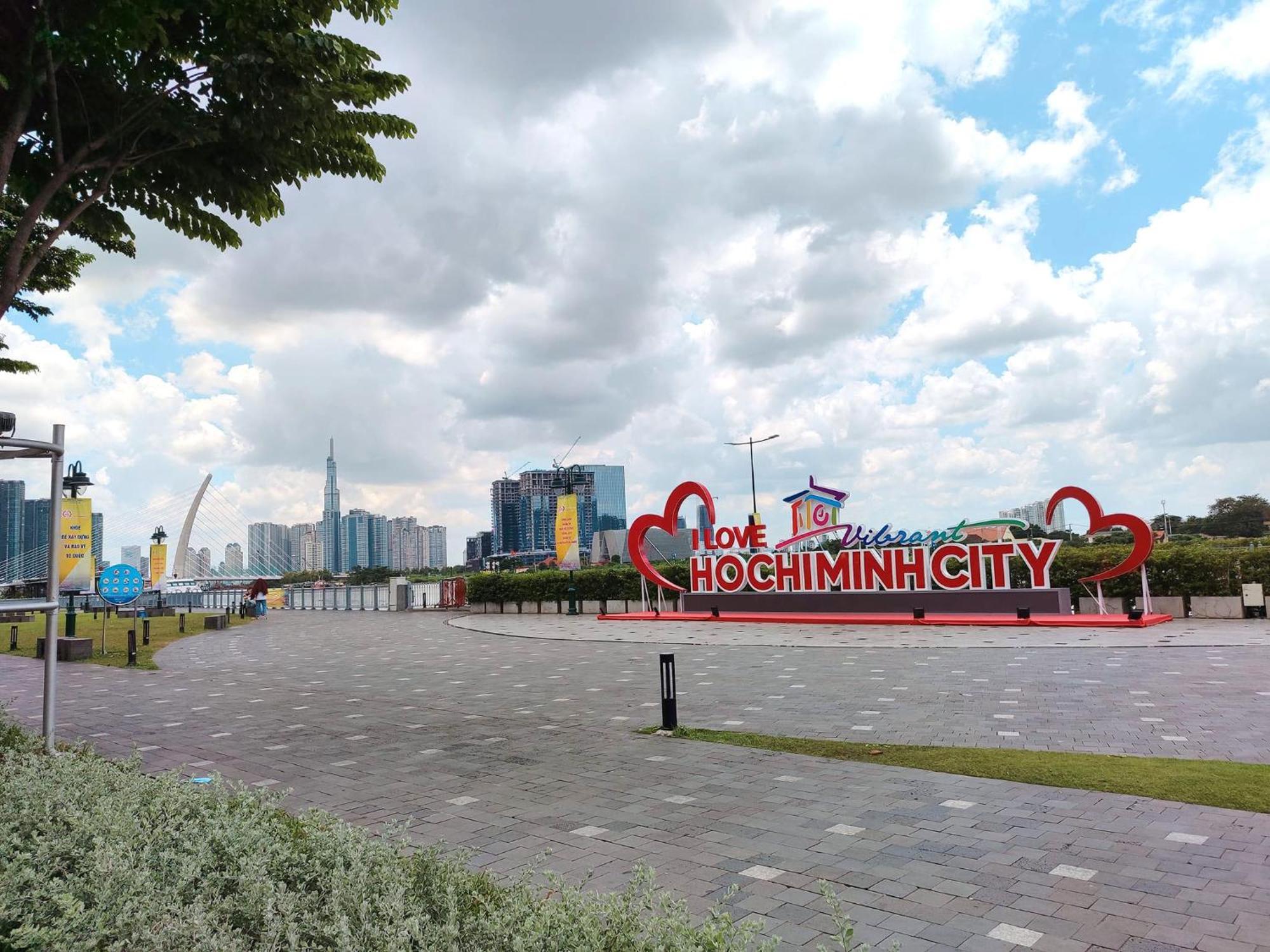 Linda Apartment-Icon56-District4-3Mins To Center Dtrc1- Infinity Pool- Awesome Rooftop Хошимін Екстер'єр фото