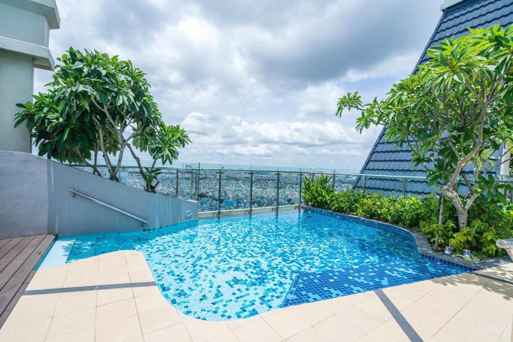 Linda Apartment-Icon56-District4-3Mins To Center Dtrc1- Infinity Pool- Awesome Rooftop Хошимін Екстер'єр фото